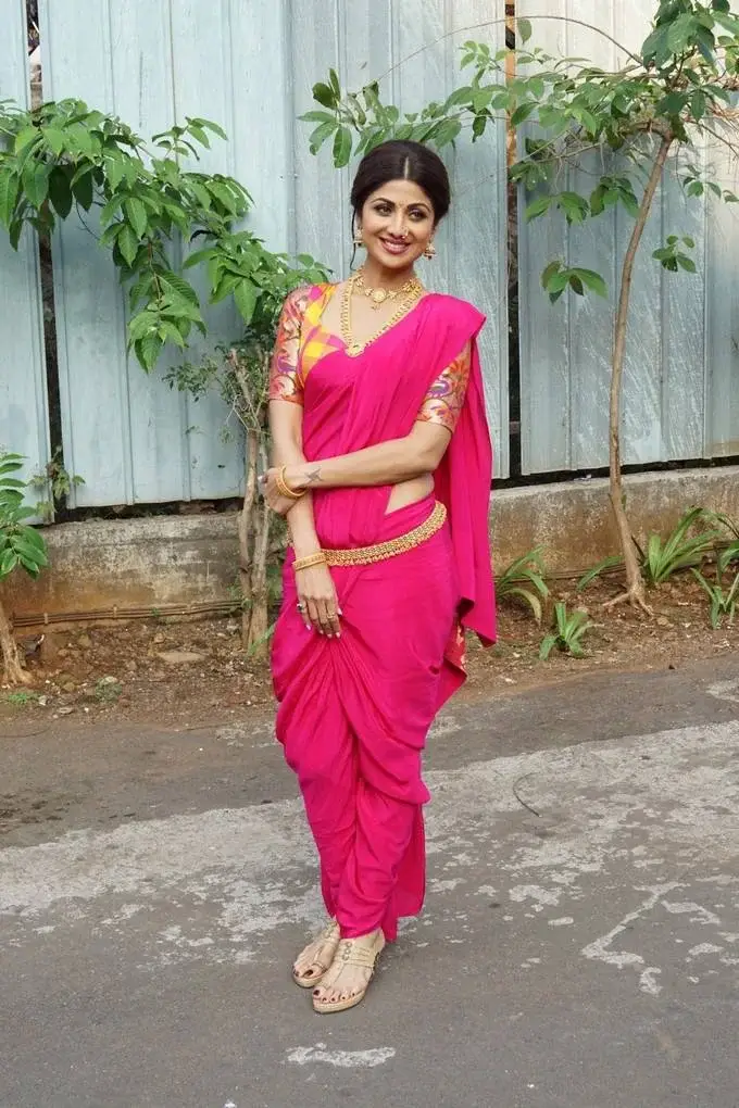 South Indian Model Shilpa Shetty In Traditional Pink Saree